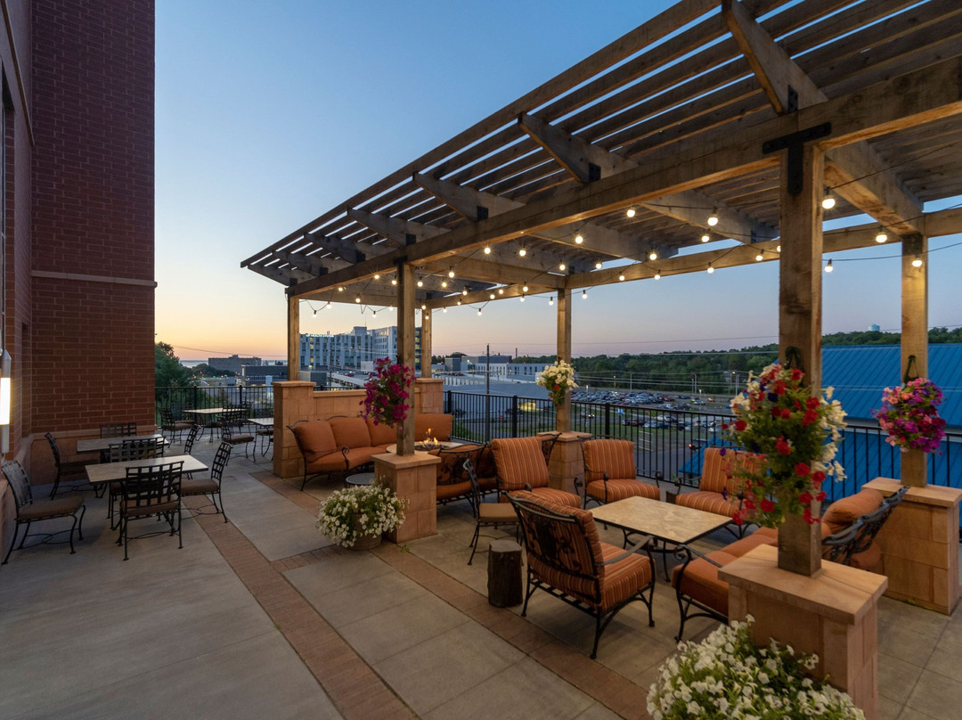 Staybridge Suites Marquette By Ihg主图