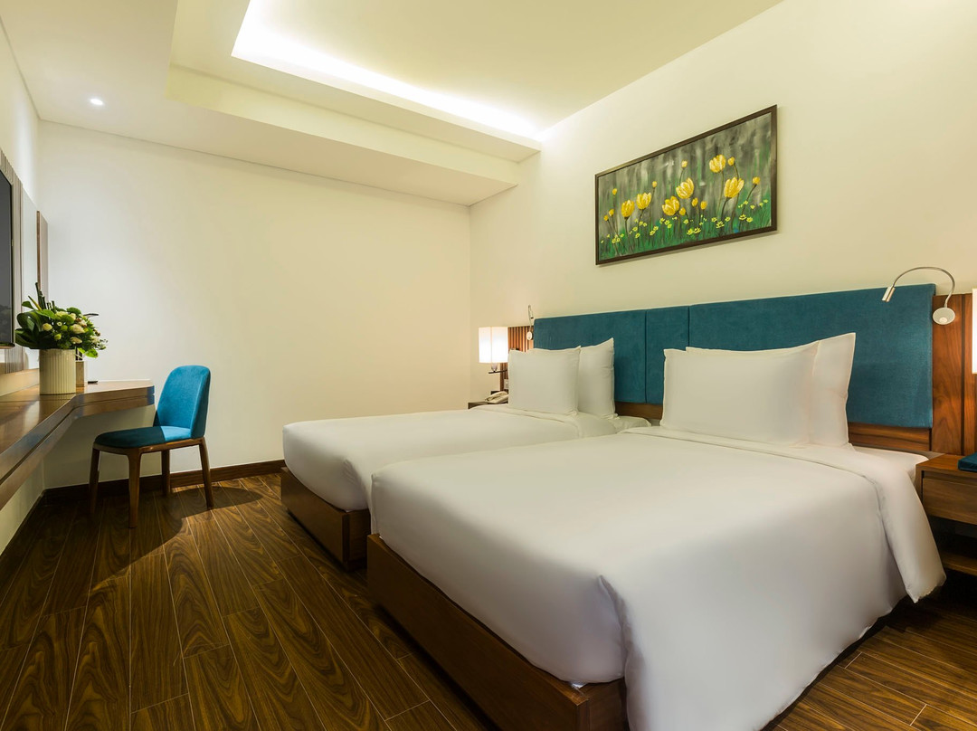 Maximilan DaNang Beach Hotel主图