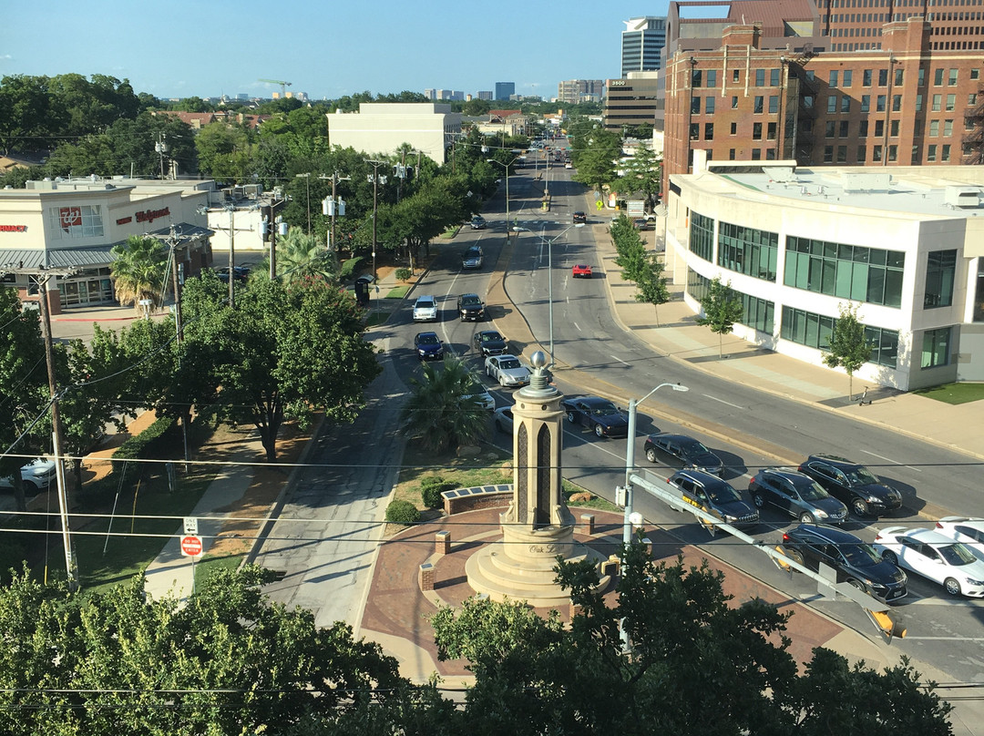 Warwick Melrose - Dallas主图