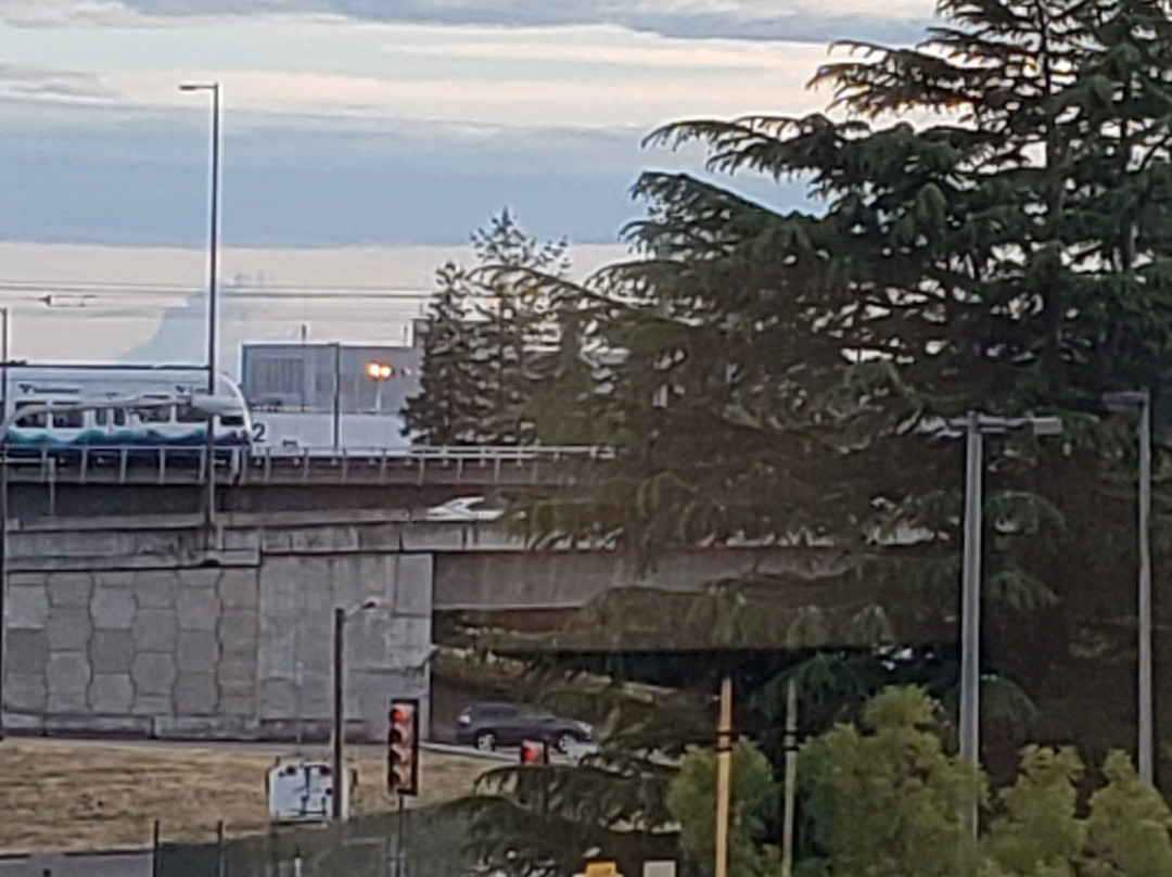 西雅图机场红屋顶客栈酒店主图