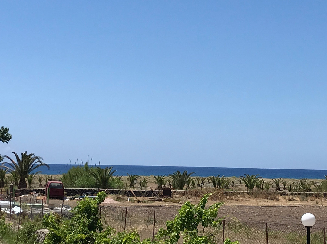 Aeolian Village Beach Resort主图