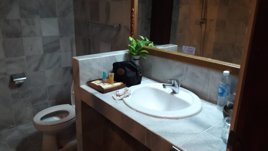 扎亚卡特龙目岛海滩饭店主图