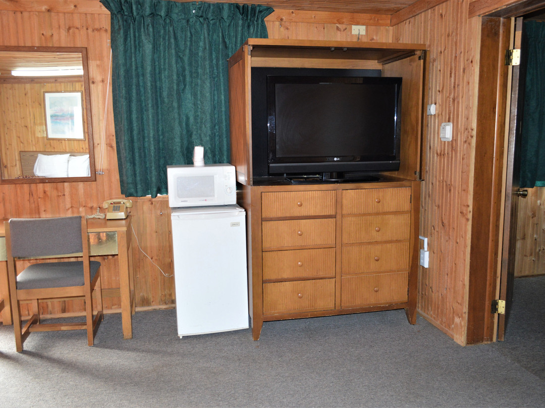 Green Acre Motel by OYO Near Rush County Airport主图