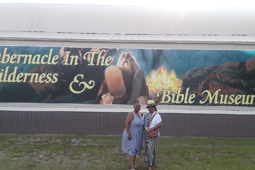 Leslie Hale Teaching Center-塔彭斯普林斯必去景点