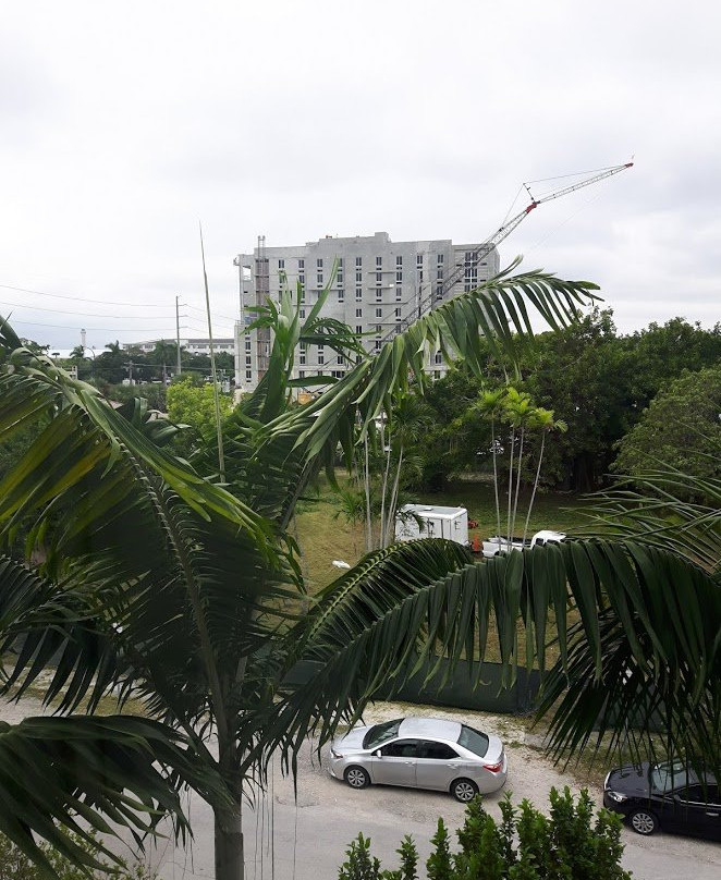 迈阿密机场北舒适套房酒店主图