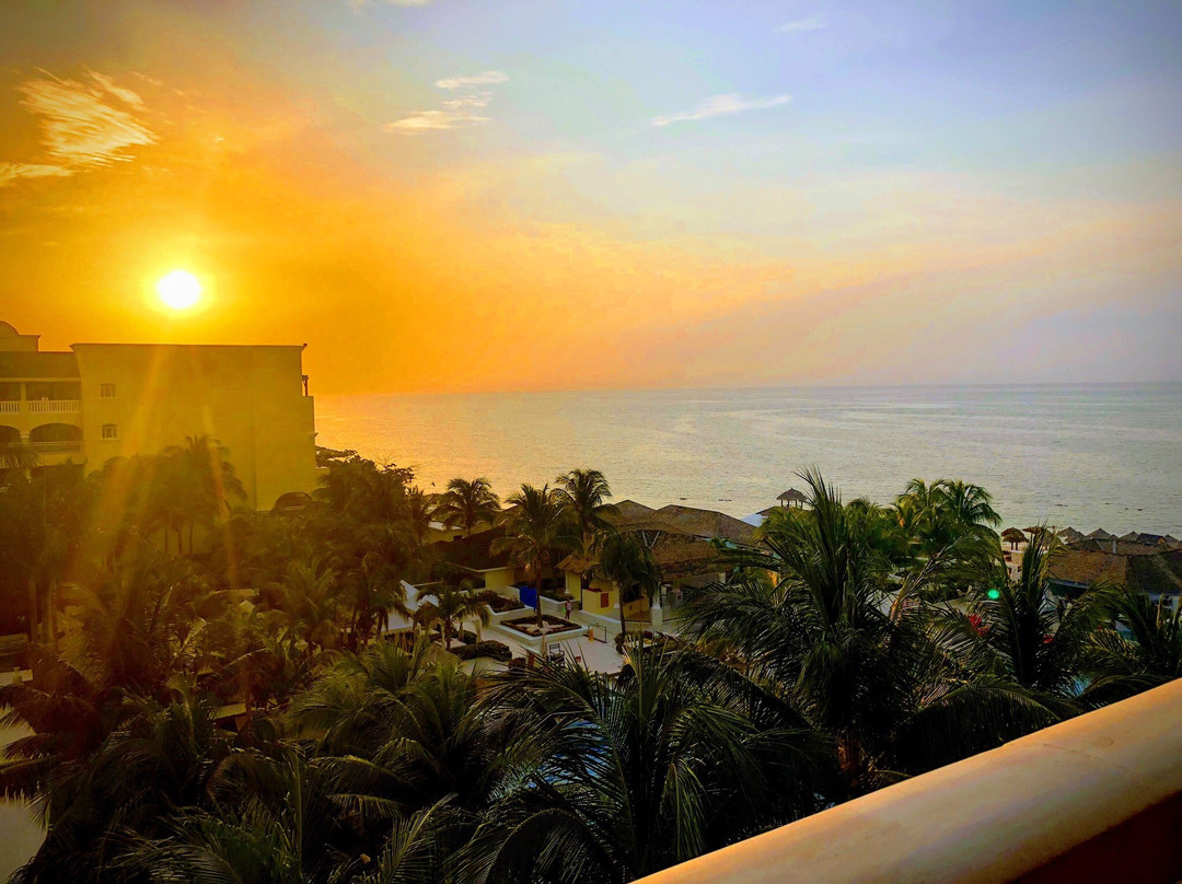 伊贝罗斯塔玫瑰厅全包大酒店主图