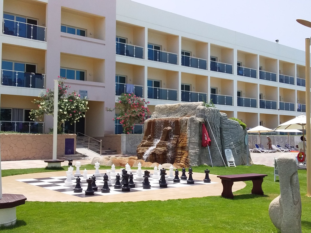 富查伊拉雷迪森布鲁酒店主图