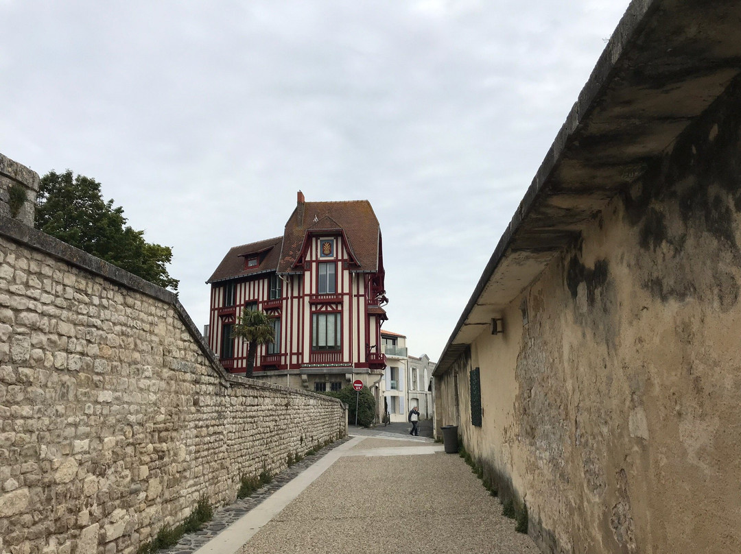 Porte des Deux Moulins-拉罗谢尔必去景点