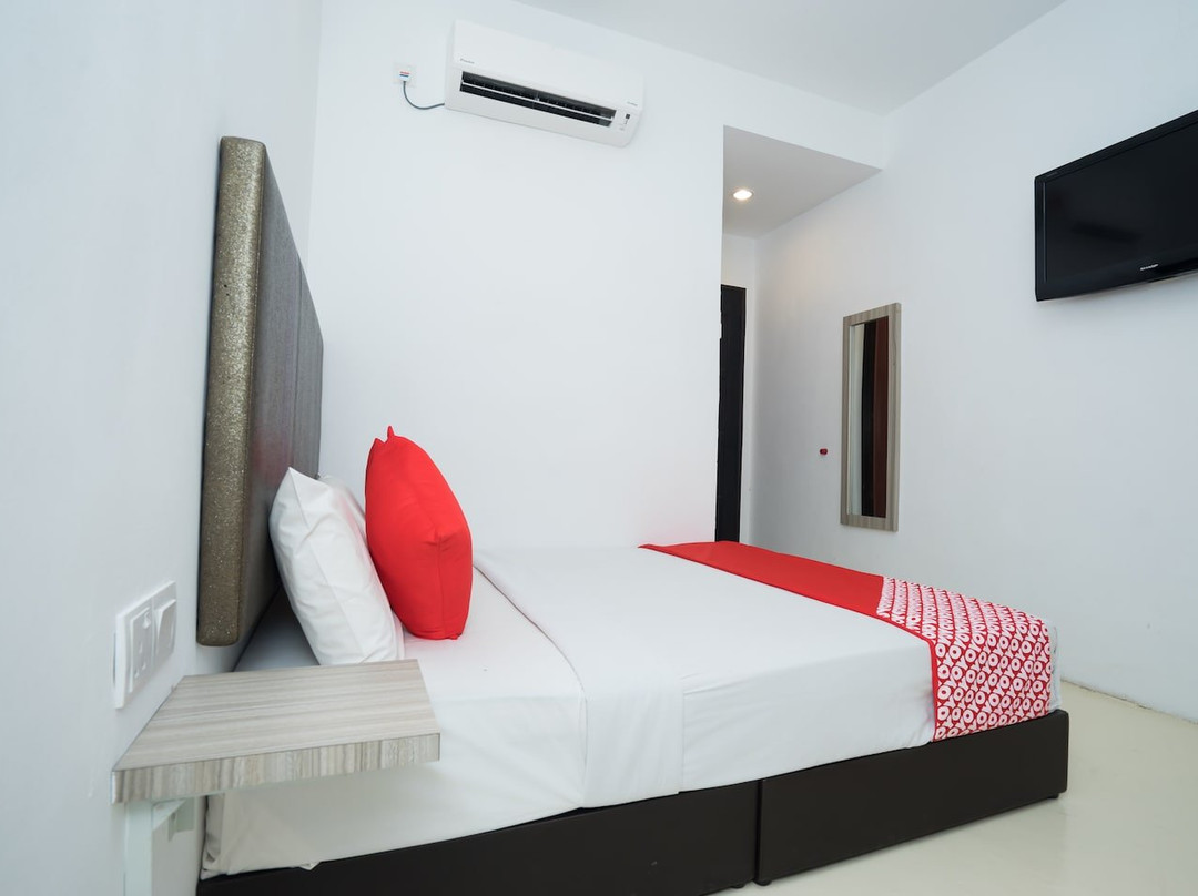 Super Oyo Capital O 90556 Hotel Cherita Rooms主图
