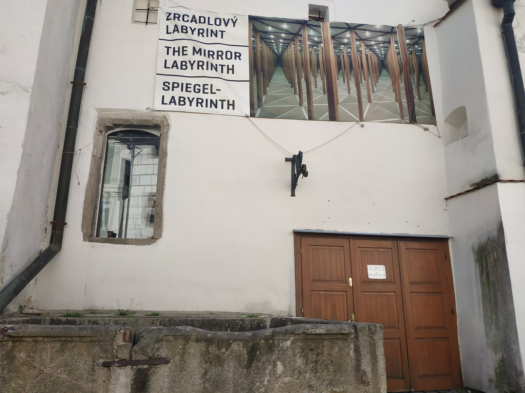 Zrcadlový labyrint景点图片