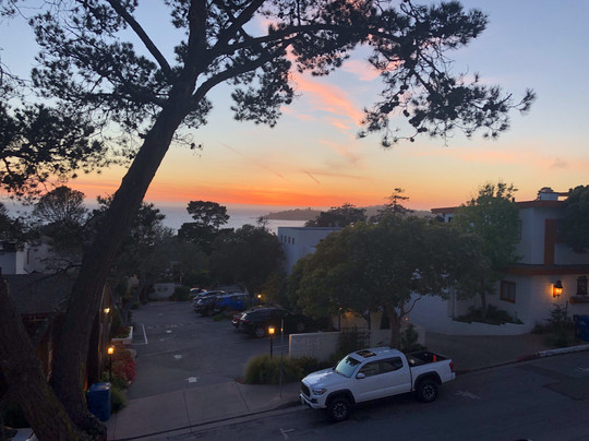 卡梅尔松树旅馆主图