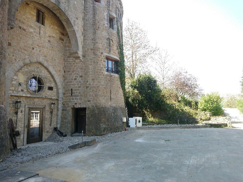 Vue sur l'Ancien chateau de Barbencon景点图片