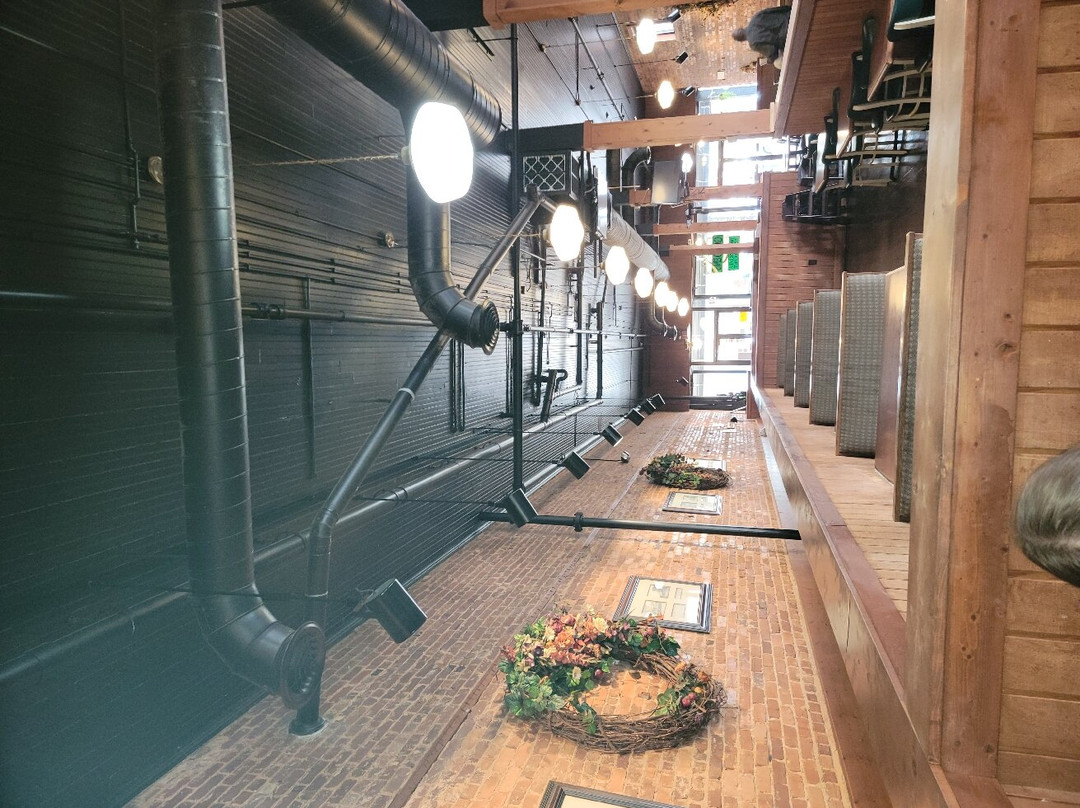 Golden's On The Square