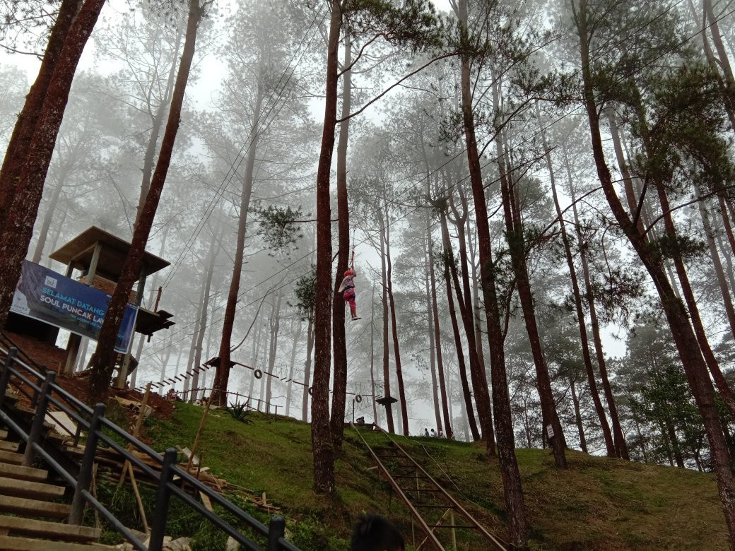 Puncak Lawang景点图片