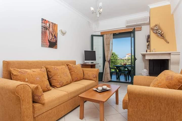 Ionion Apartments & Studios主图