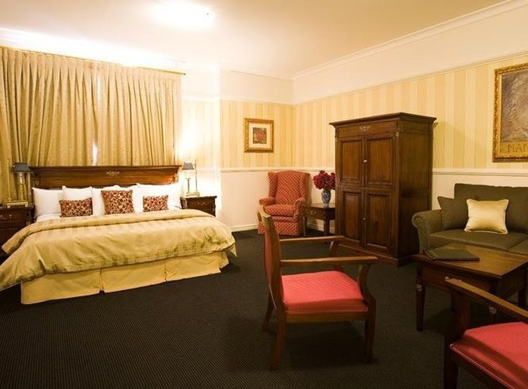 RedEarth Hotel主图