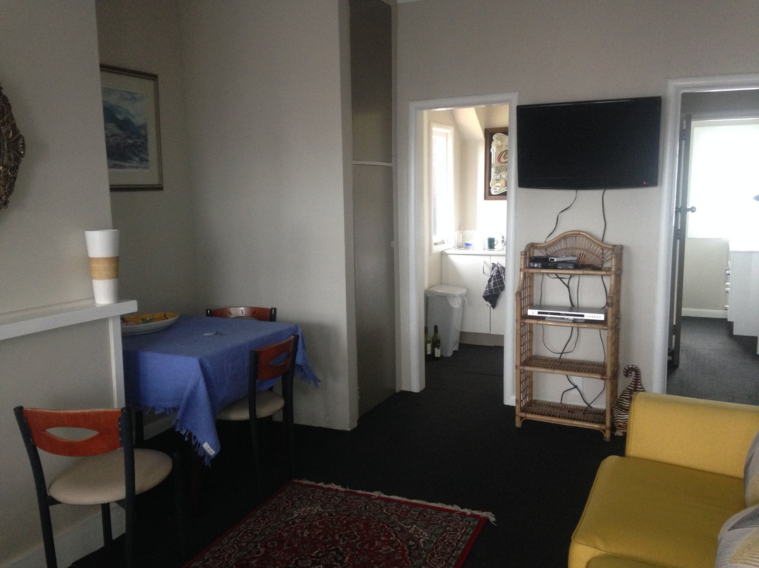 Nana Glads Beachfront Accommodation主图