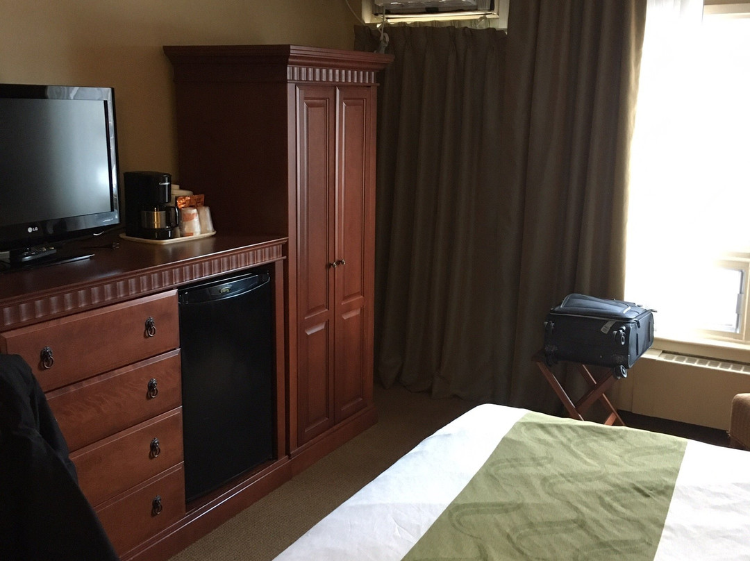 Quality Inn & Suites P.E. Trudeau Airport-Montreal主图