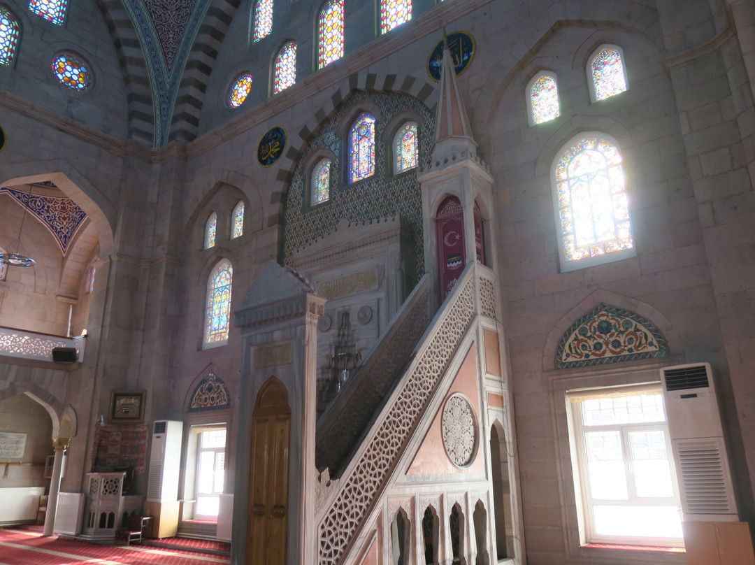 Twin Minaret Madrasa景点图片