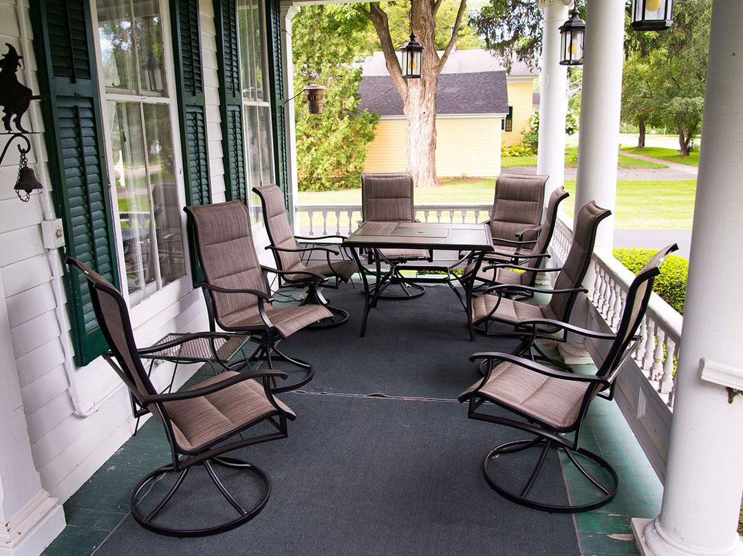 Antique & Irish Welch House主图