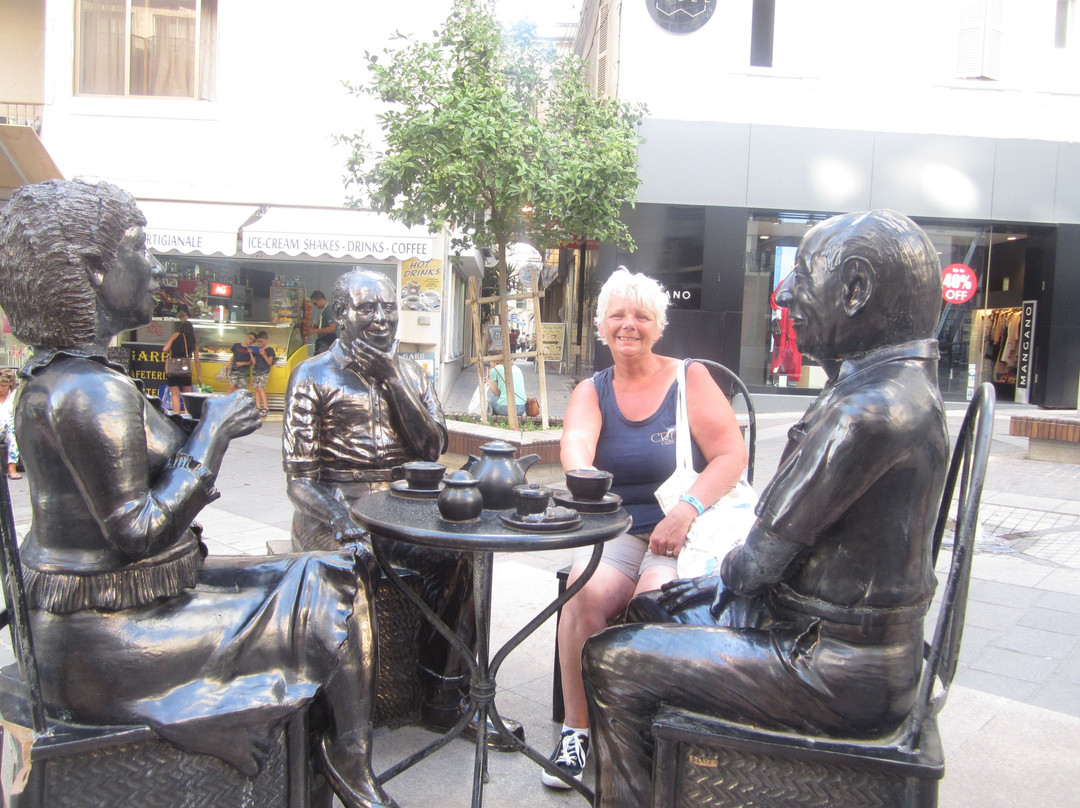 3 Maltese Actors Statue-斯利马必去景点