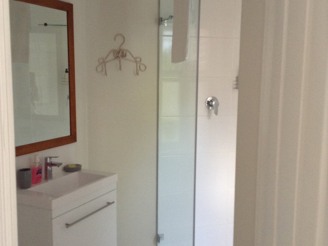 1 on Mona B & B主图