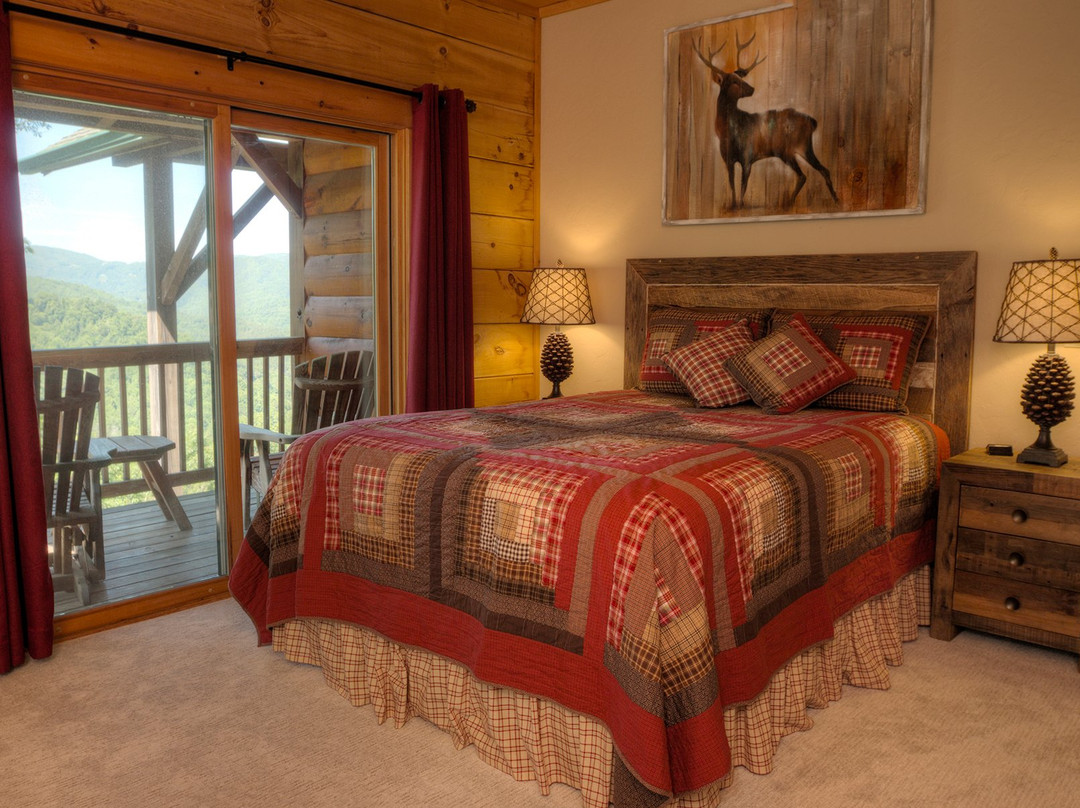 Lazy Bear Lodge主图