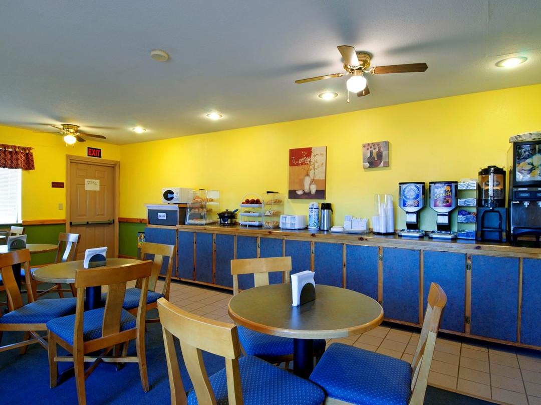 Americas Best Value Inn Garden City主图