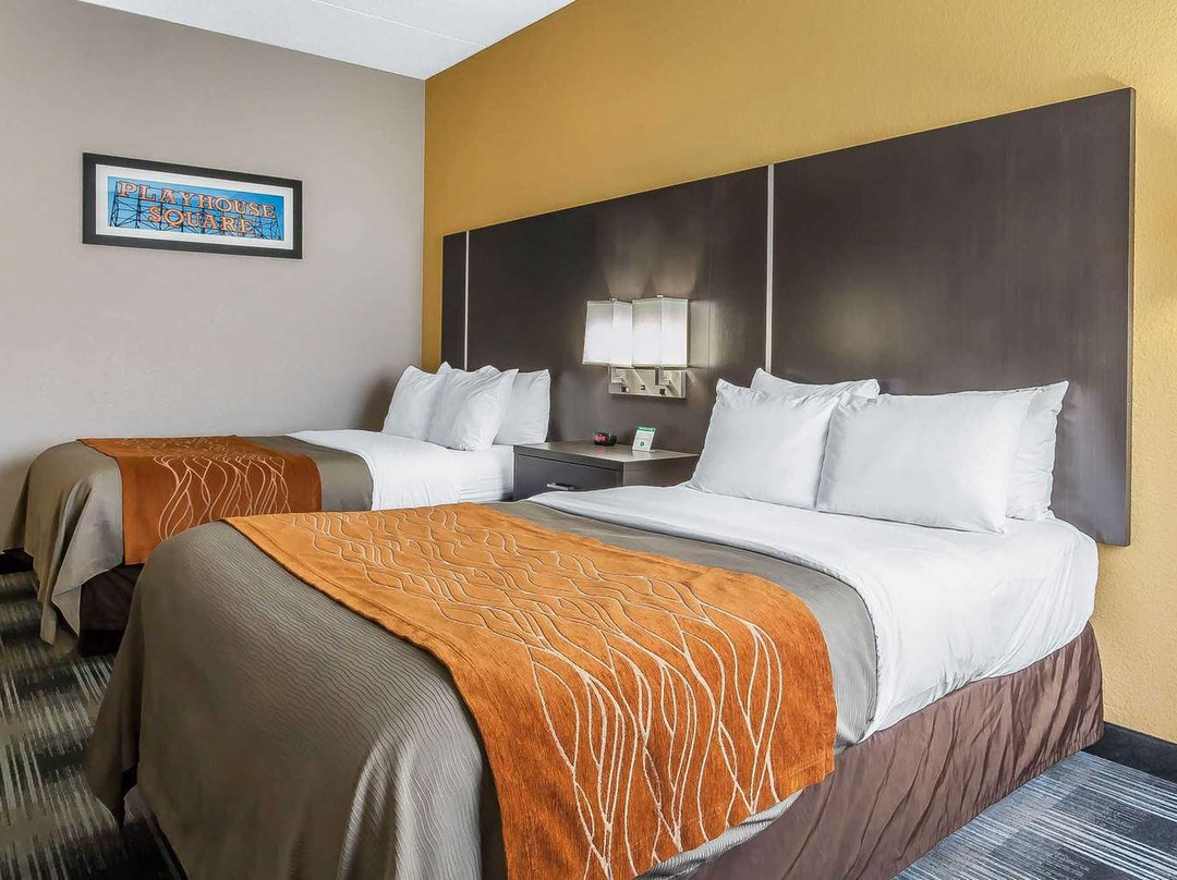 Comfort Inn Cleveland Airport主图