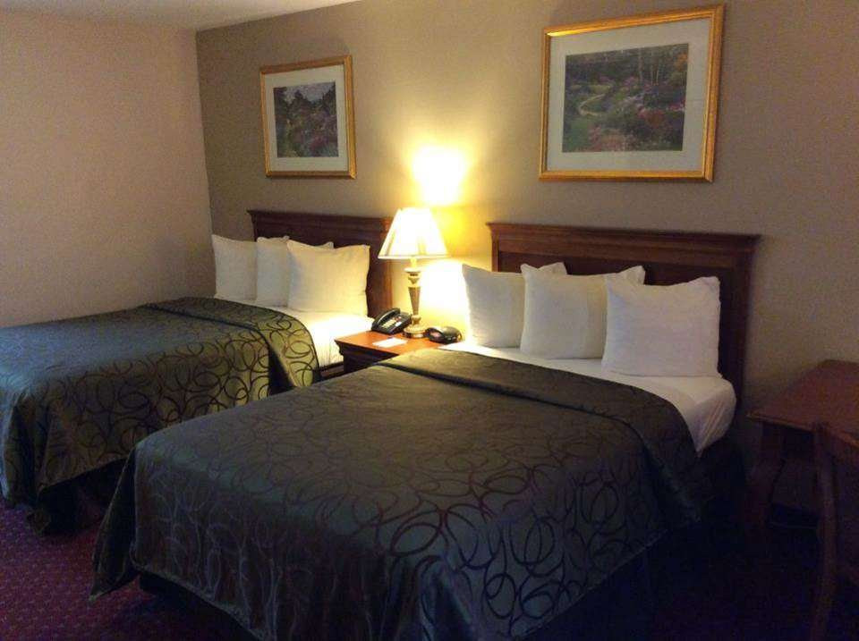 Super 8 by Wyndham McGehee主图