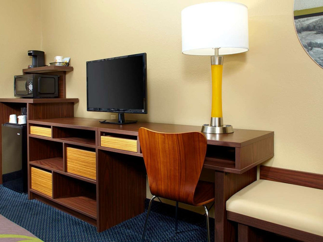 Super 8 by Wyndham St. Clairsville OH-Wheeling WV Area主图