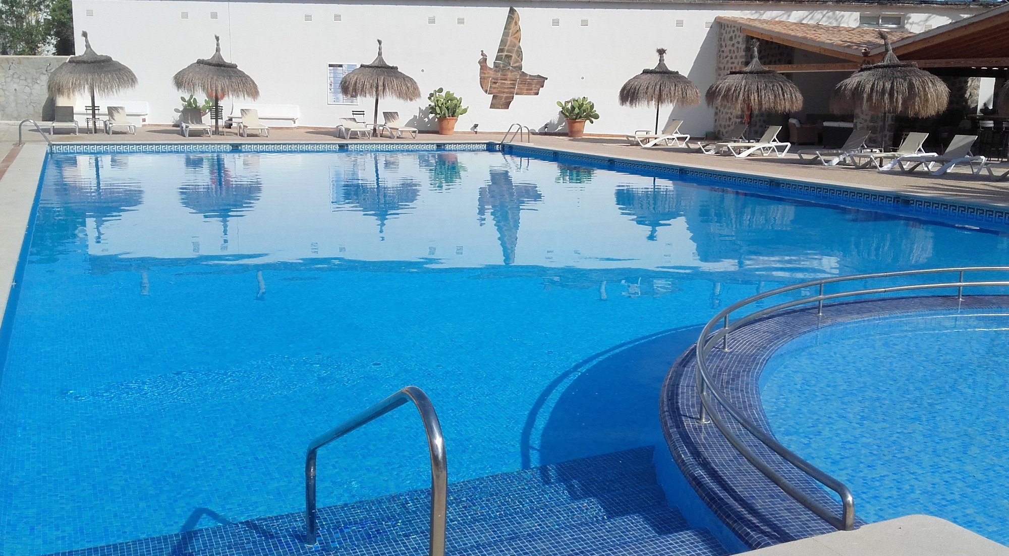 Hotel Es Port-泳池