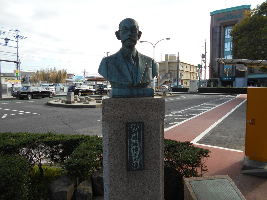 Shoyo Tsubouchi Statue