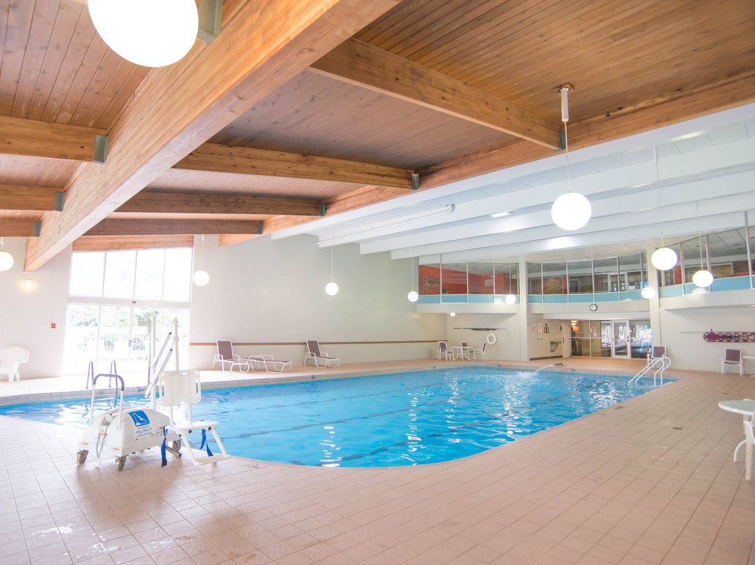 Eastlake Suites Hotel & Conference Center By Oyo Urbana主图