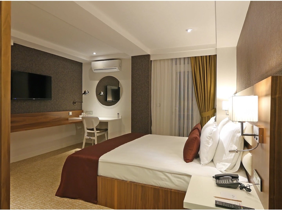 End Glory Hotel主图