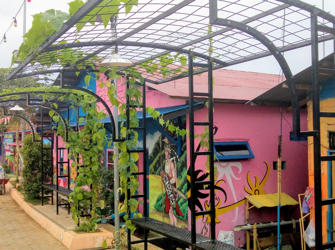 Rainbow Village景点图片