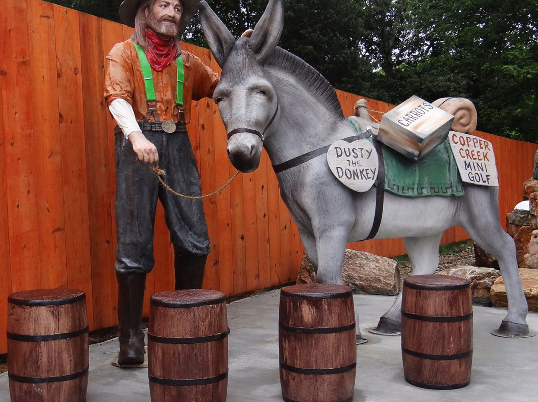 Copper Creek Mini Golf at Nature's Art Village-Montville必去景点