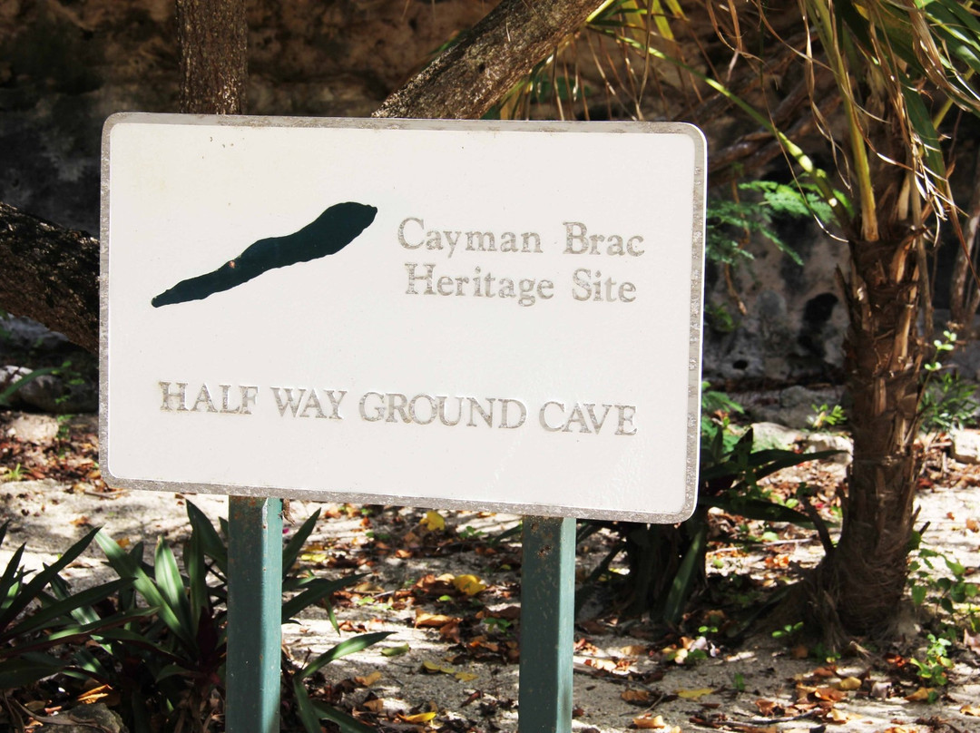 Skull Cave-Cayman Brac必去景点