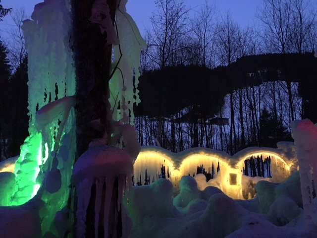 Ice palaces Schwarzsee景点图片