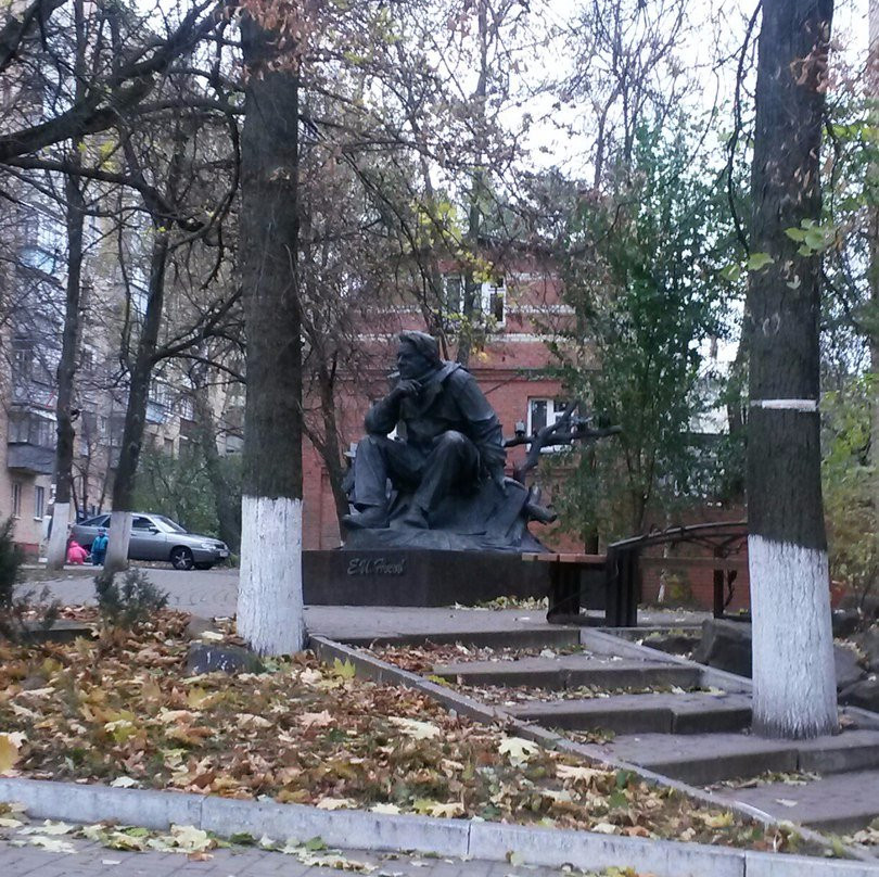 Monument to Ye.I. Nosov景点图片