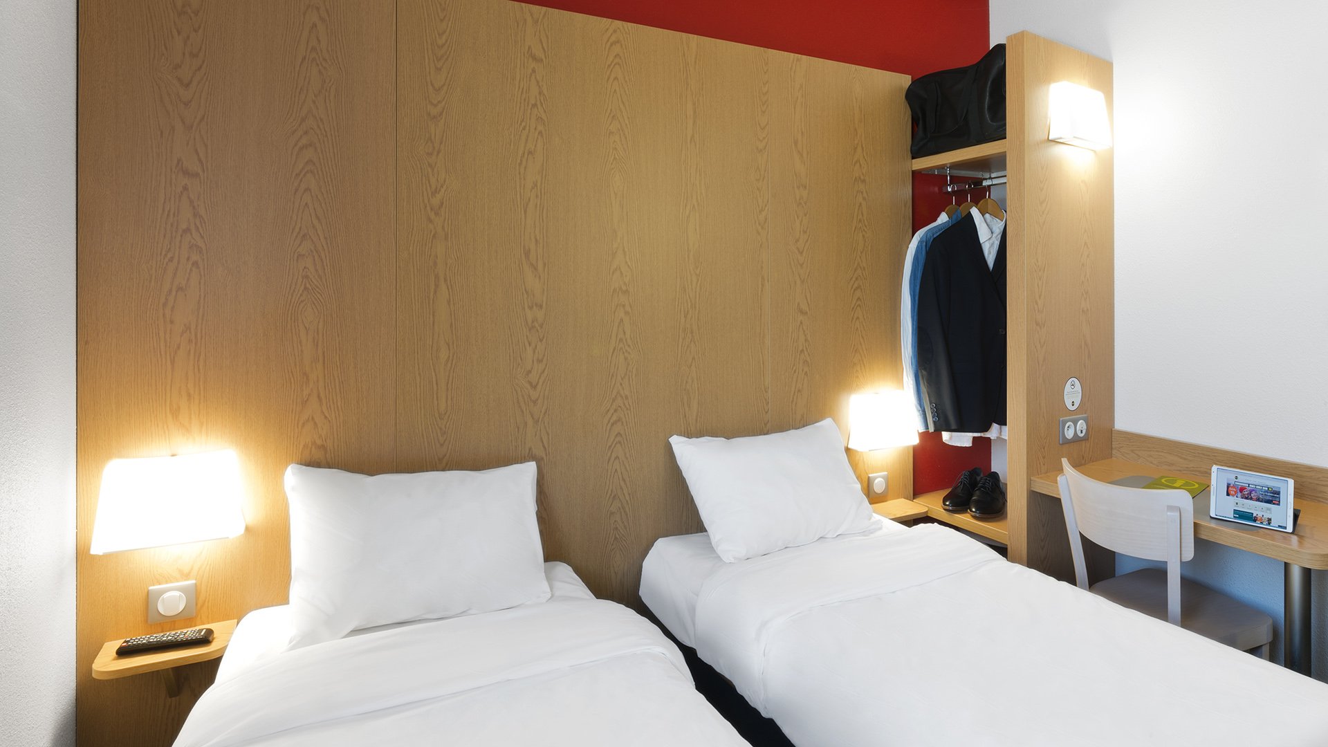 B&b Hotel Niort Marais Poitevin Est-官方