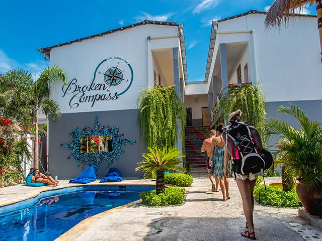 Broken Compass Hostel & Bar