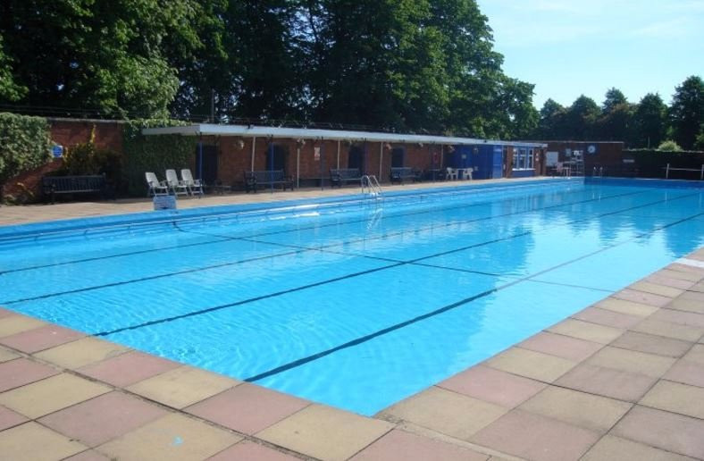 Bourne Outdoor Pool景点图片
