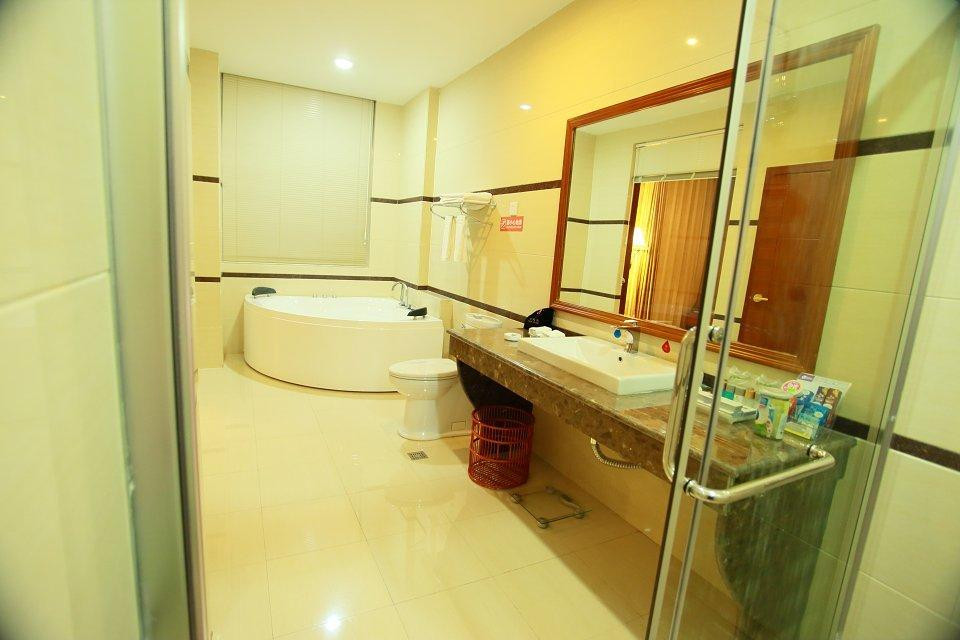 怒江大酒店主图