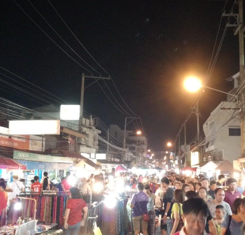 San kamphang Saturday walking street market景点图片