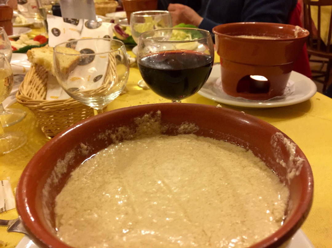 Noasca餐馆和美食-Trattoria Caccia Reale