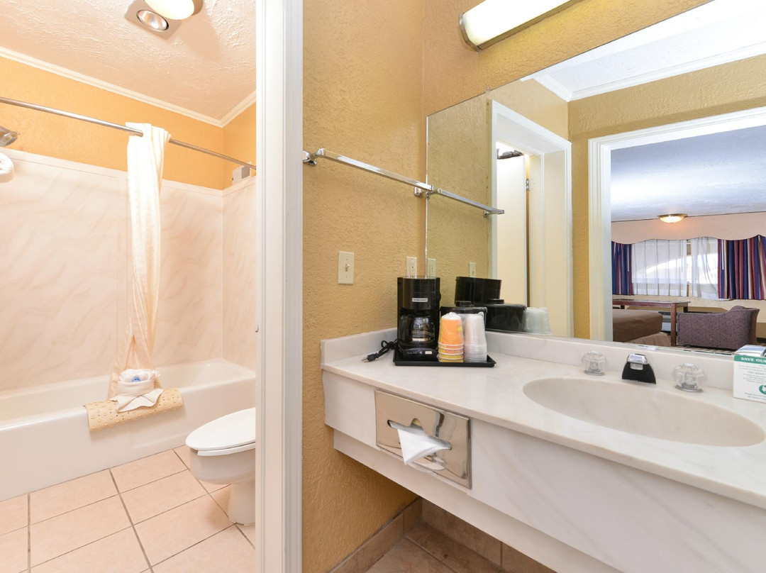 Executive Plus Inn & Suites主图