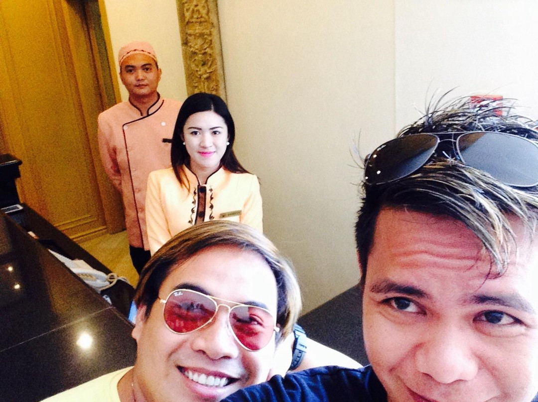 圣母院的大酒店主图