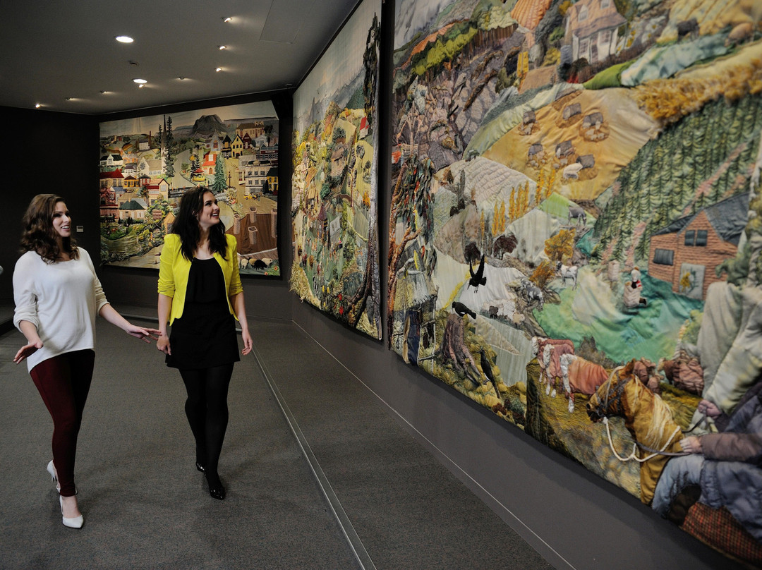 Yarns Artwork in Silk-德洛兰恩必去景点