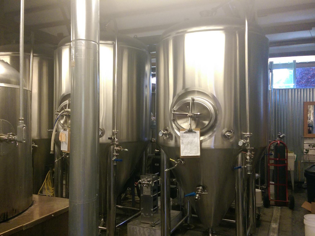 Island Hoppin' Brewery景点图片